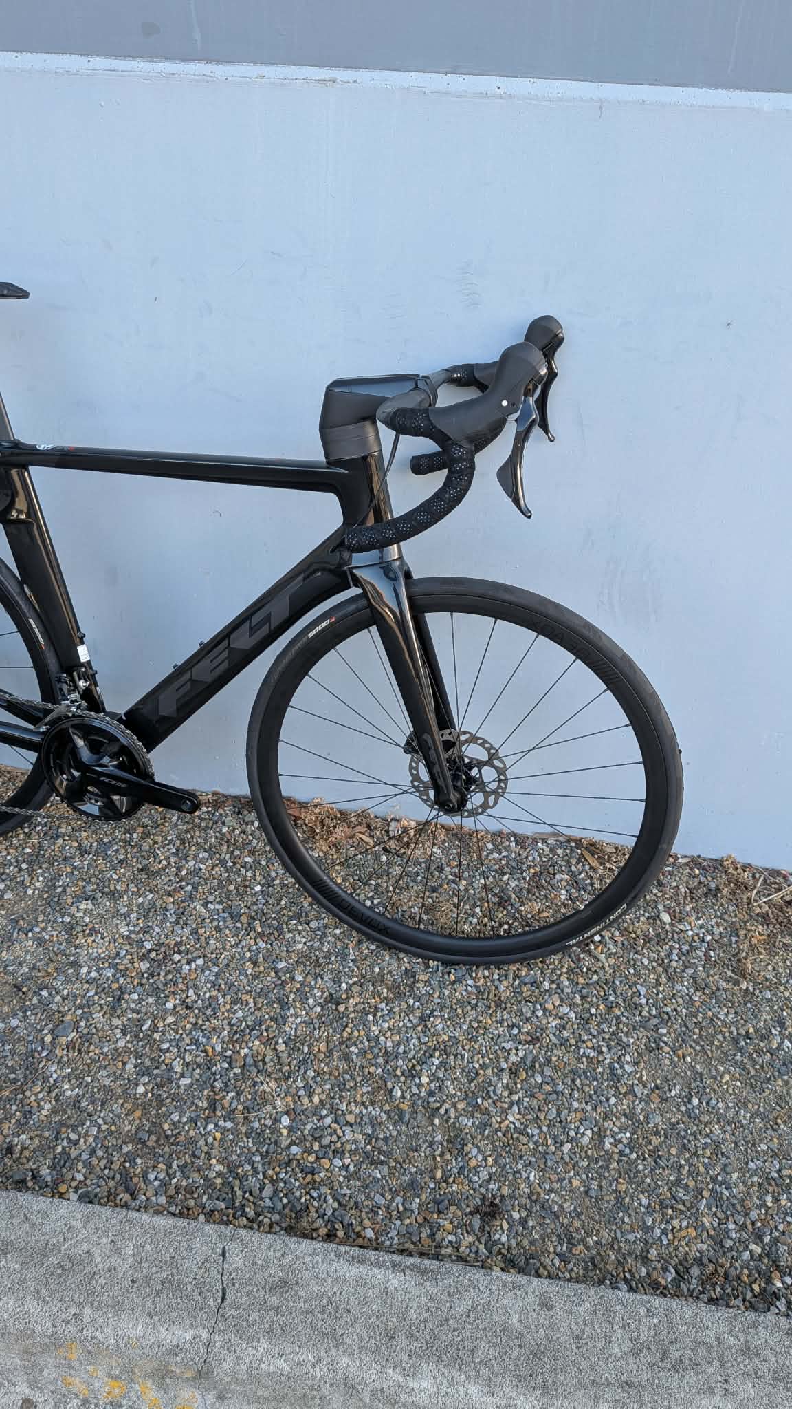 Ex-Showroom Felt AR | Advanced | 105 Road Bike (Black charcoal) Felt