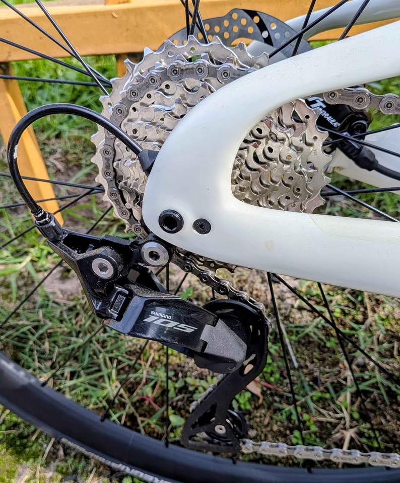 Felt IAx | Advanced | 105 Triathlon Bike Sage White Clearance Showroom Stock Felt