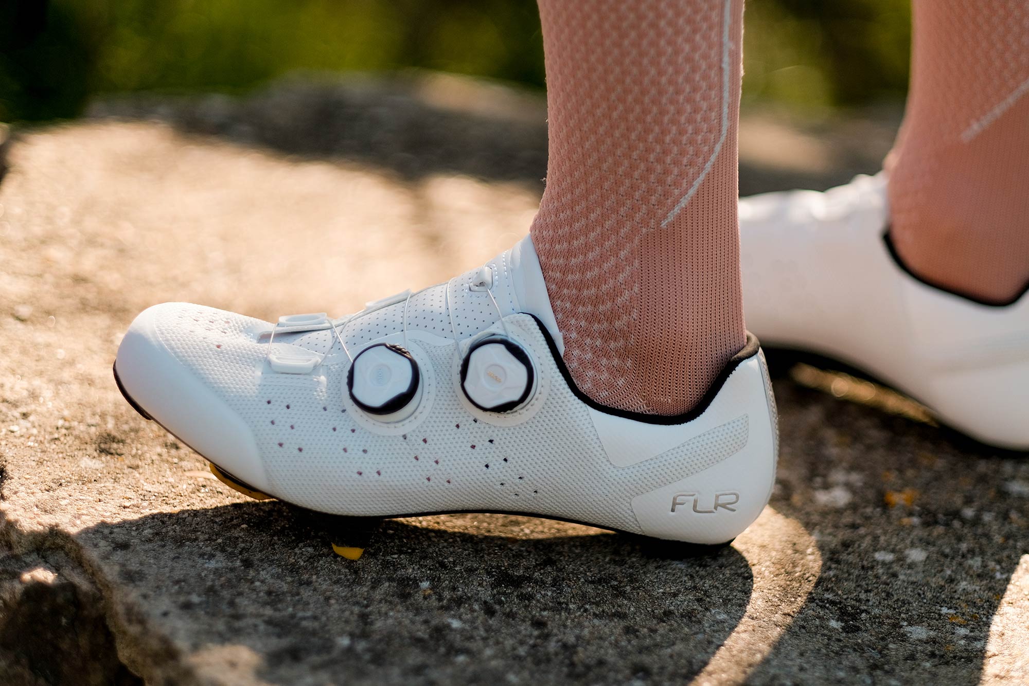 FLR FNT-9 Knit Carbon Sole Road Shoe (White) – The Bicycle Company