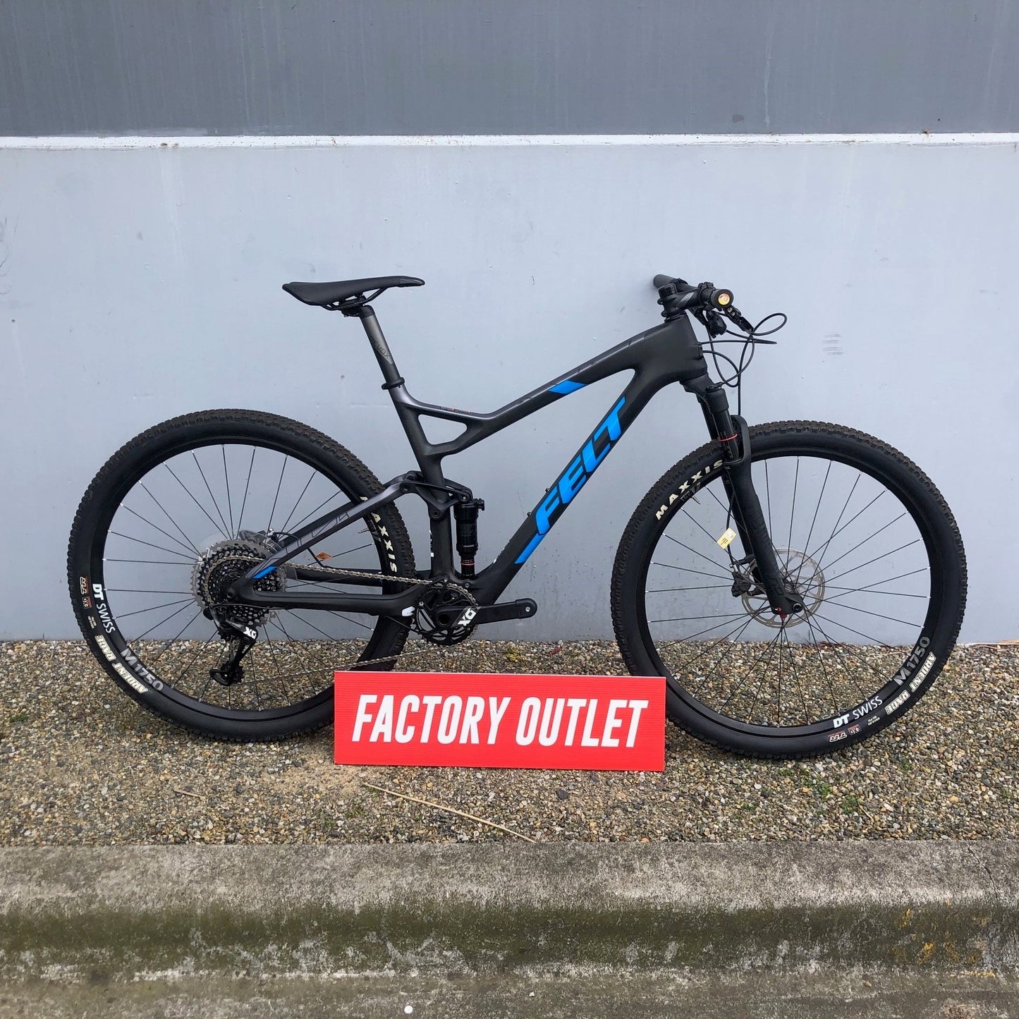 Felt Edict 1 Cross Country Mountain Bike (Matte Carbon / Blue / Grey) - LARGE