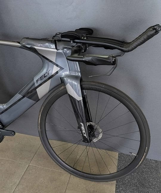 Felt IA triathlon bike in charcoal