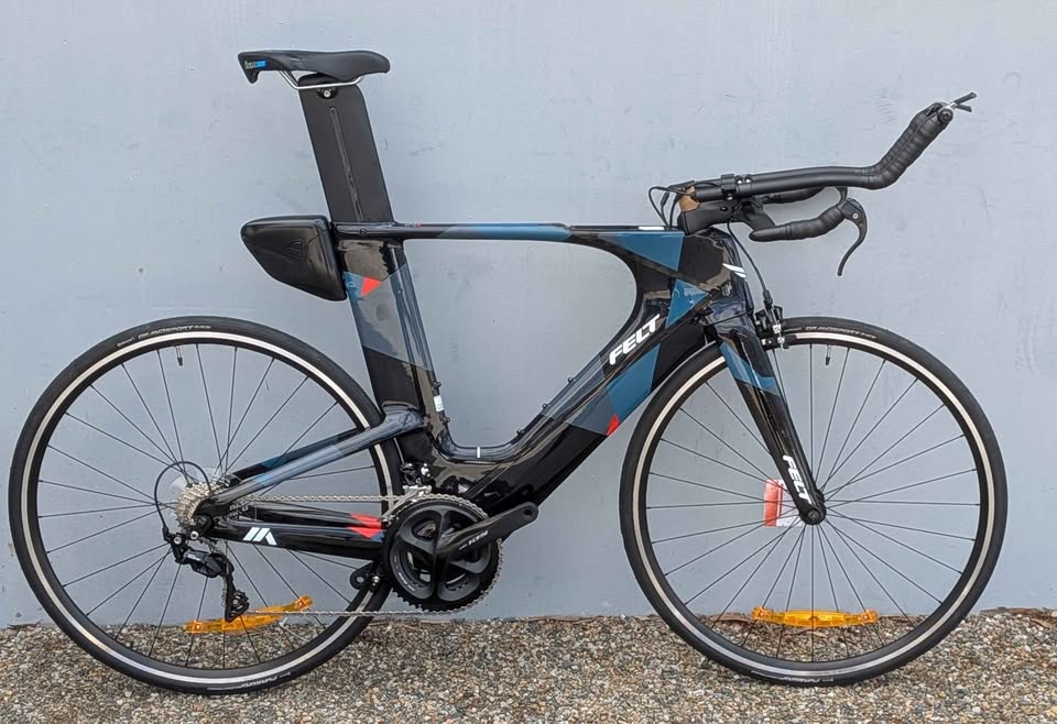Felt IA triathlon bike in midnight