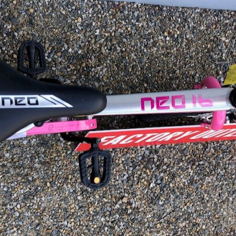 Neo+ 16 Girl's Bike (Brushed Alloy / Pink, Dark Pink Fade)