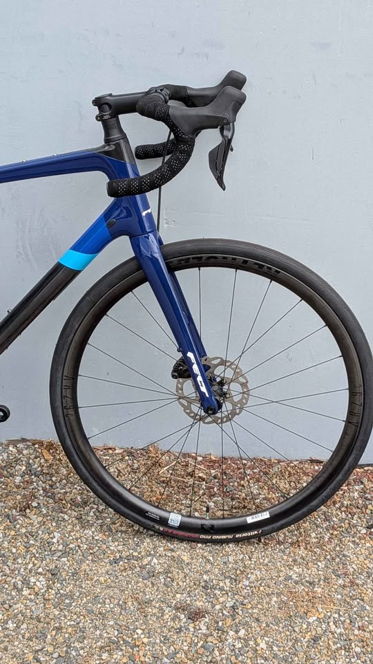 Felt VR | Advanced | 105 Di2 Endurance Bike (Cobalt Blue) Showroom Clearance Stock Felt