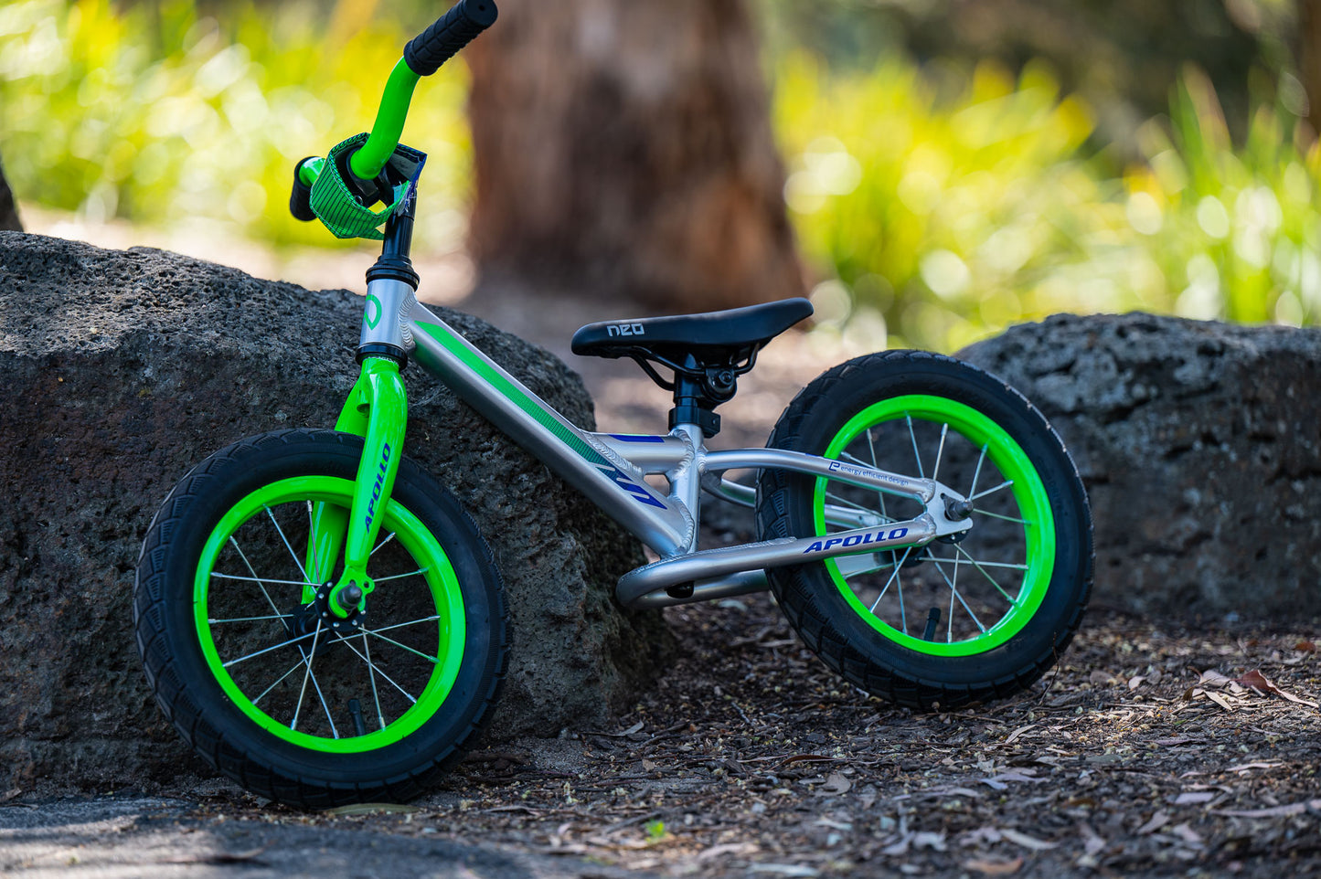 Neo+ JR. Boy's Bike (Silver / Neon Green, Navy Blue Fade)